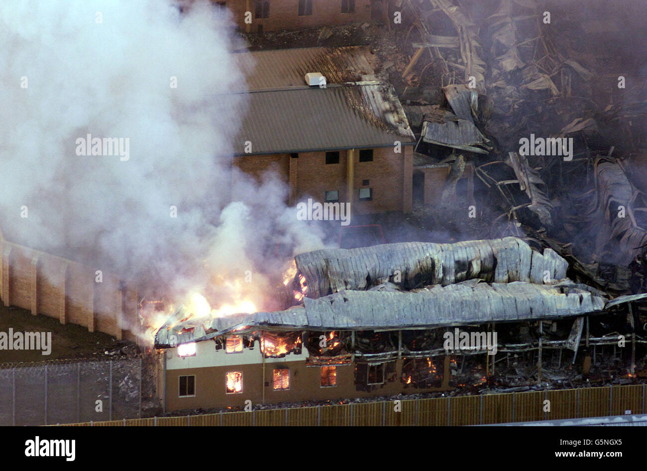 Incendie au centre de Yarl's Wood Banque D'Images