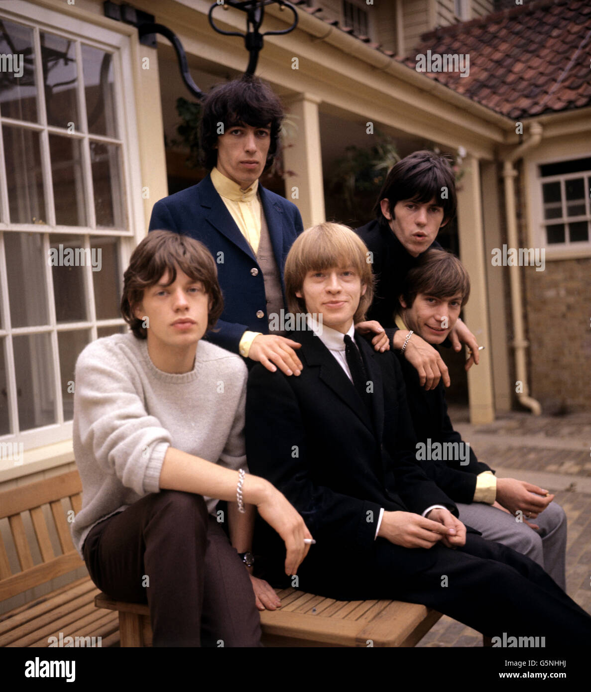 23 NOVEMBRE: Ce jour en 1964, les Rolling Stones ont été interdites de la BBC pour se présenter tard pour des émissions de radio.(l-r) Mick Jagger, Bill Wyman, Brian Jones, Keith Richards et Charlie Watts. Banque D'Images