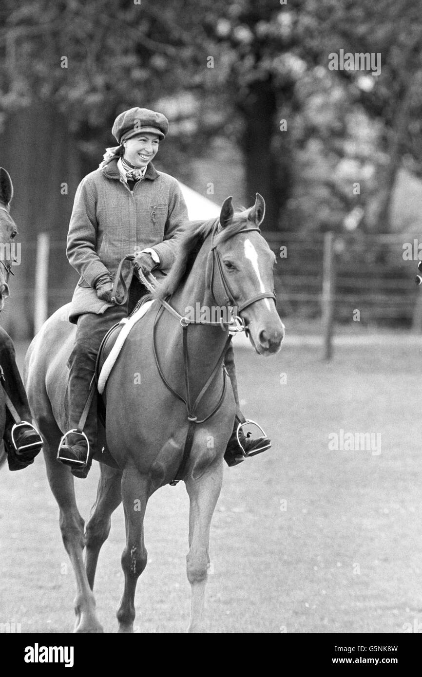 La princesse Anne, qui attend un bébé en novembre, exerce son fusil de feu de cheval à Badminton, où son mari Mark Phillips convie dans les épreuves de trois jours de chevaux. Banque D'Images