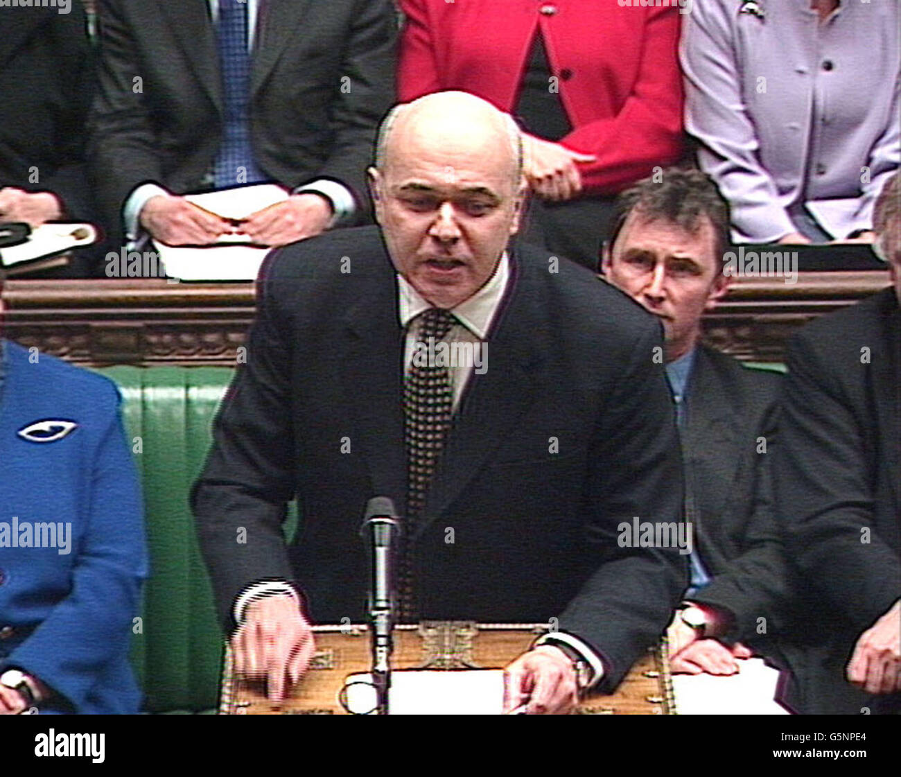 Capture d'écran du chef de l'opposition, Iain Duncan-Smith, qui a participé aux questions du premier ministre à la Chambre des communes, à Londres. Banque D'Images