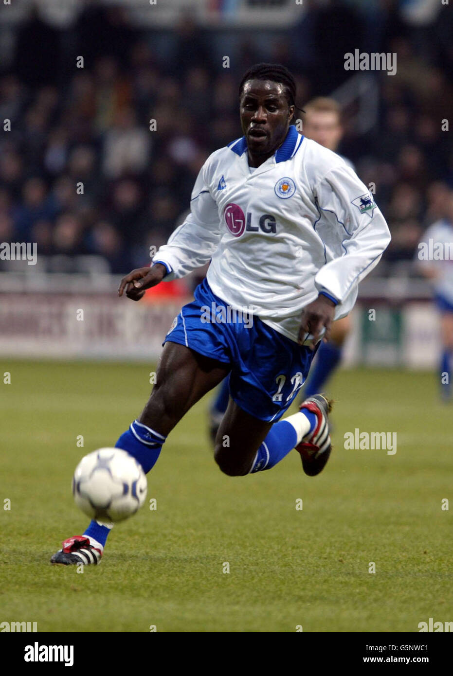 Ade Akinbiyi de Leicester City pendant la F.A. Barclaycard Premiership match contre West Ham United à Upton Park. Banque D'Images