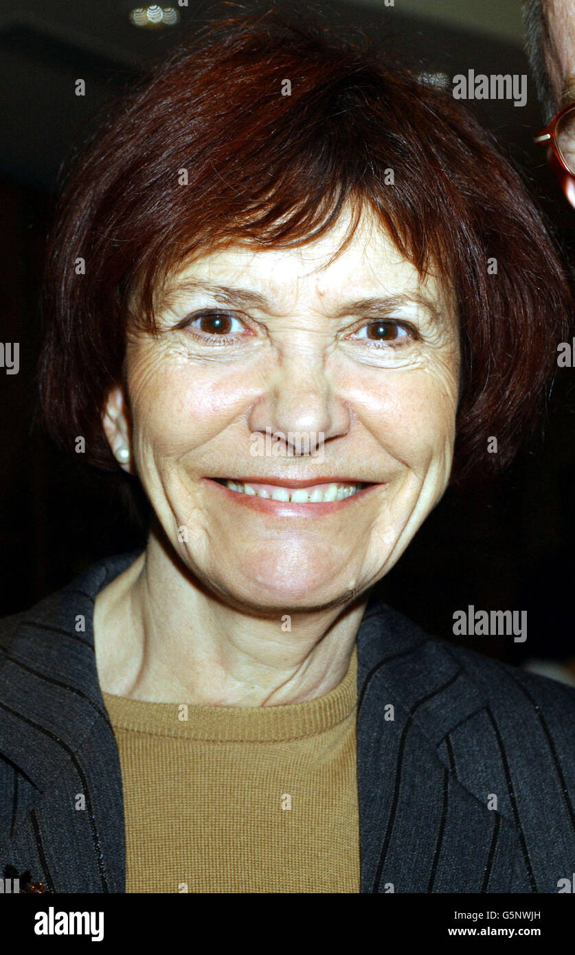 Joan Bakewell, présentatrice à la télévision, lors d'une réception pour la conférence David Lean donnée par le réalisateur américain Robert Altman, dans les bureaux de la BAFTA à Piccadilly, Londres. Banque D'Images