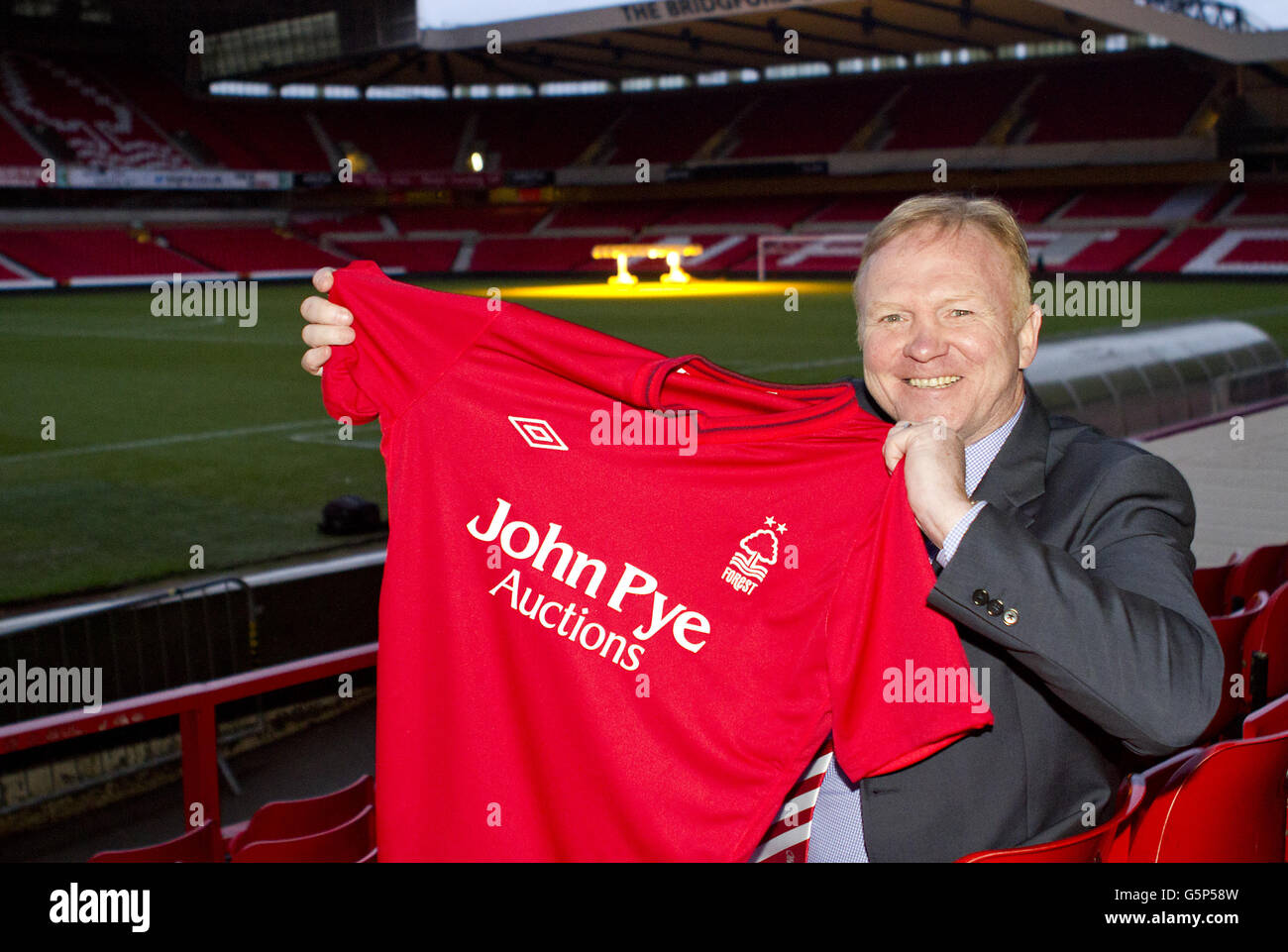 Soccer - Nottingham Forest Press Conference - Alex McLeish Unveiling - The City Ground.Alex McLeish, directeur de New Nottingham Forest, lors de la conférence de presse au City Ground, à Nottingham. Banque D'Images