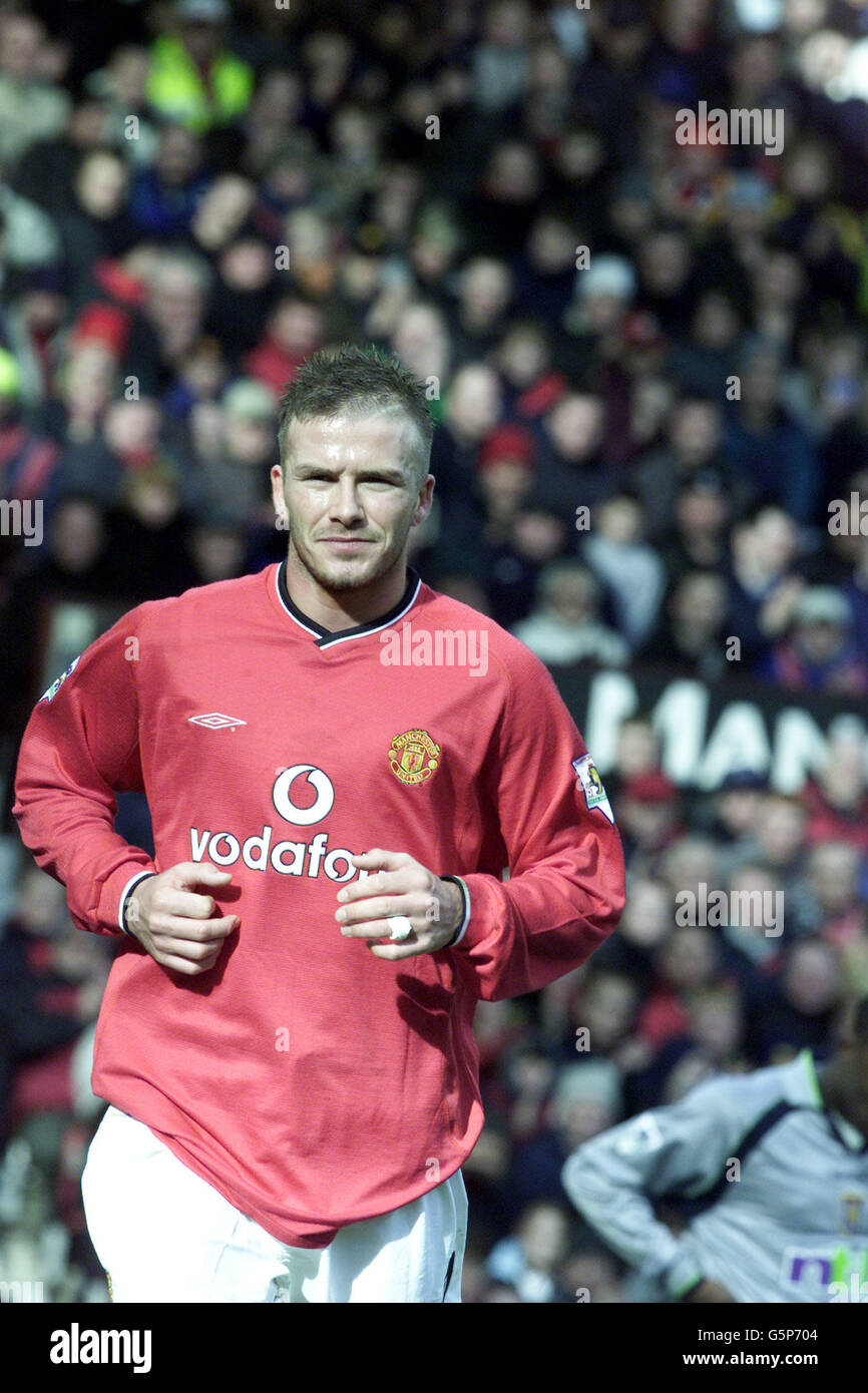 David Beckham, de Manchester United, pendant la F.A. Barclaycard Premiership match contre Aston Villa à Old Trafford, Manchester. Banque D'Images