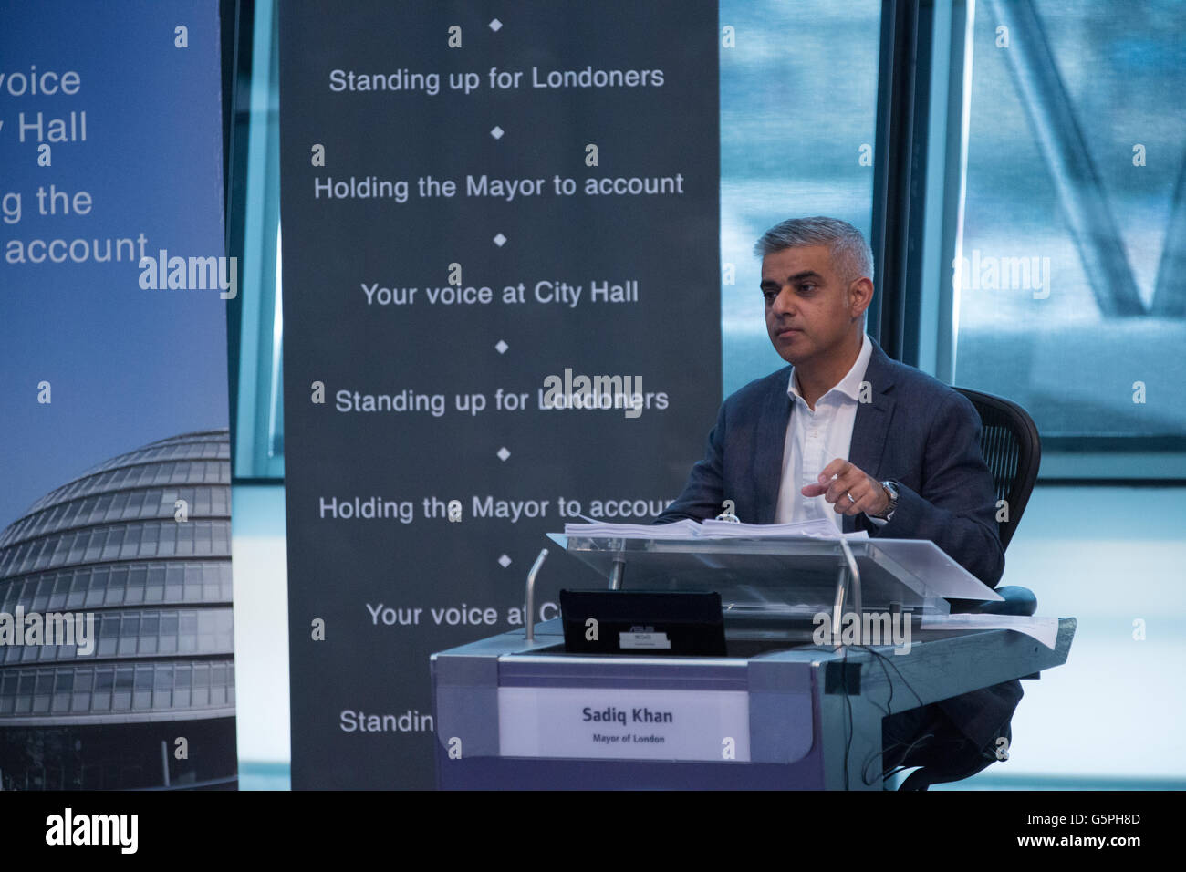 Londres, Royaume-Uni. 22 Juin, 2016. Sadiq Khan répond aux questions lors de la deuxième session de l'heure des questions du maire à l'hôtel de ville puisqu'il a été élu maire de Londres. Credit : Mark Kerrison/Alamy Live News Banque D'Images