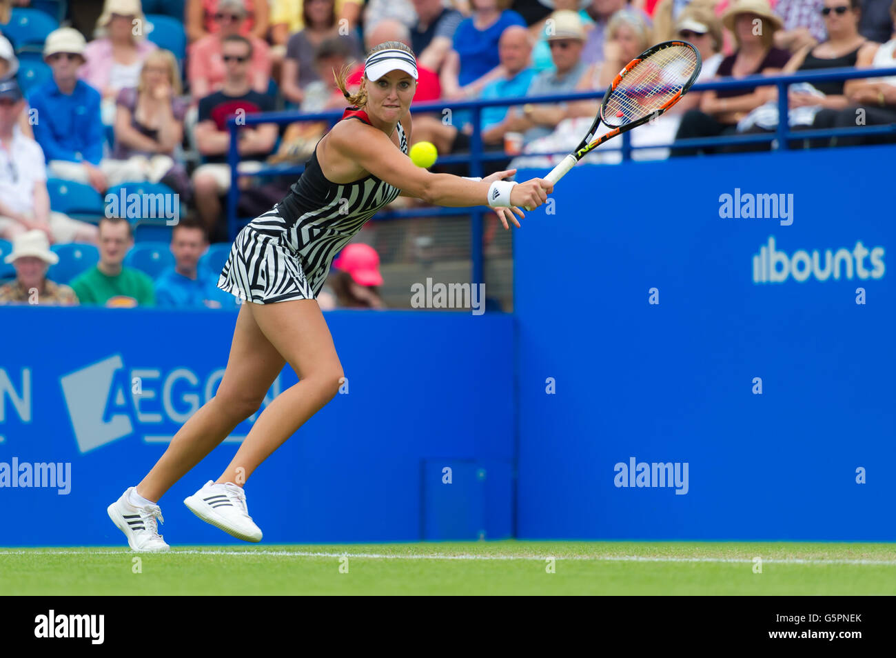 Eastbourne, Royaume-Uni. 23 Juin, 2016. Kristina Mladenovic en action à la 2016 Aegon International WTA Premier tournoi de tennis Crédit : Jimmie48 Photographie/Alamy Live News Banque D'Images