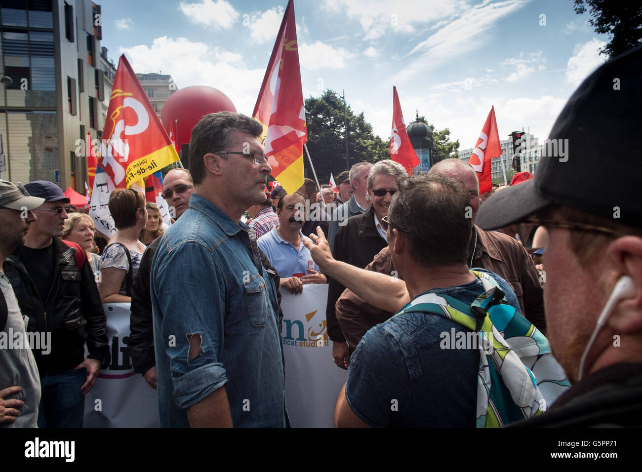 Paris, France. 23 Juin, 2016. Manifestation contre la loi 'Travail' à Paris - 23/06/2016 - France / 11ème arrondissement (Paris) / Paris 11ème arrondissement (11ème arrondissement de Paris) - Manifestation contre la loi 'Travail' à Paris, Place de la bastille. - Gerard Cambon / Le Pictorium Crédit : Christian Sauvan-Magnet/Alamy Live News Banque D'Images