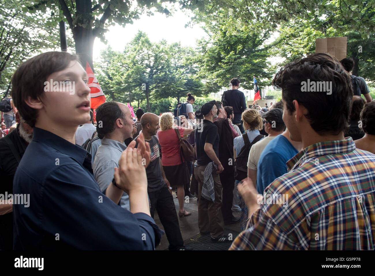 Paris, France. 23 Juin, 2016. Manifestation contre la loi 'Travail' à Paris - 23/06/2016 - France / 11ème arrondissement (Paris) / Paris 11ème arrondissement (11ème arrondissement de Paris) - Manifestation contre la loi 'Travail' à Paris, Place de la bastille. - Gerard Cambon / Le Pictorium Crédit : Christian Sauvan-Magnet/Alamy Live News Banque D'Images