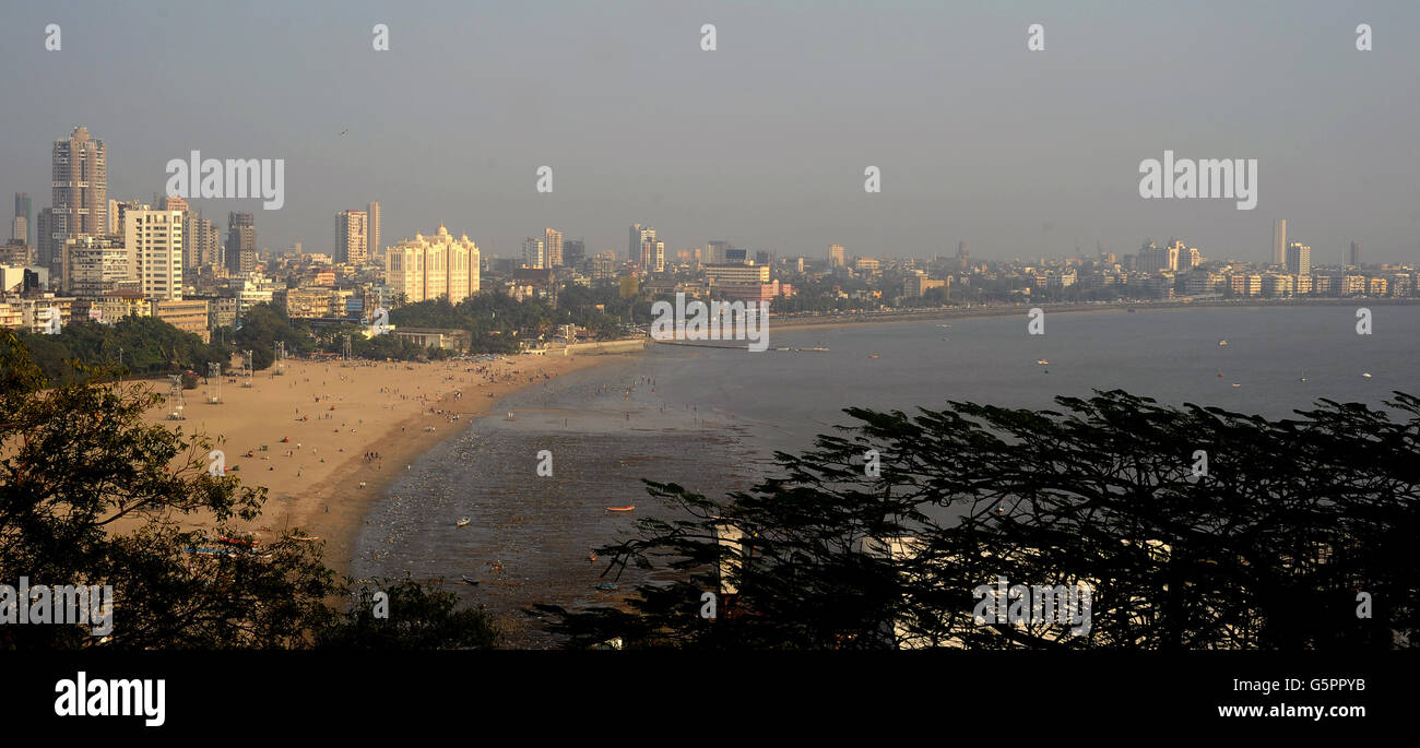 Stock Voyage Inde.Vue générale de Marine Drive, menant de la plage Chowpatty Beach (à gauche) au point Nariman (à droite) à Mumbai, Inde Banque D'Images