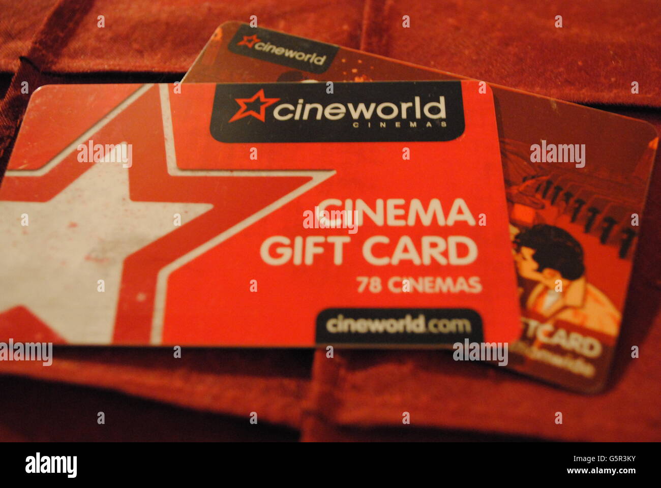 Le logo Cineworld est affiché sur les cartes-cadeaux Cineworld Banque D'Images