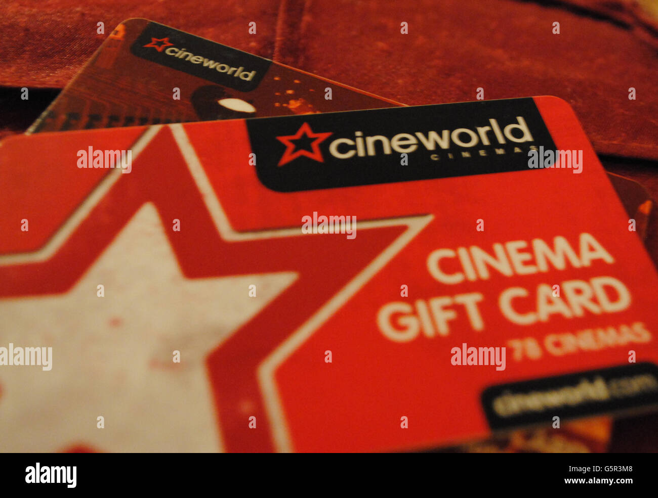 Le logo Cineworld est affiché sur les cartes-cadeaux Cineworld Banque D'Images