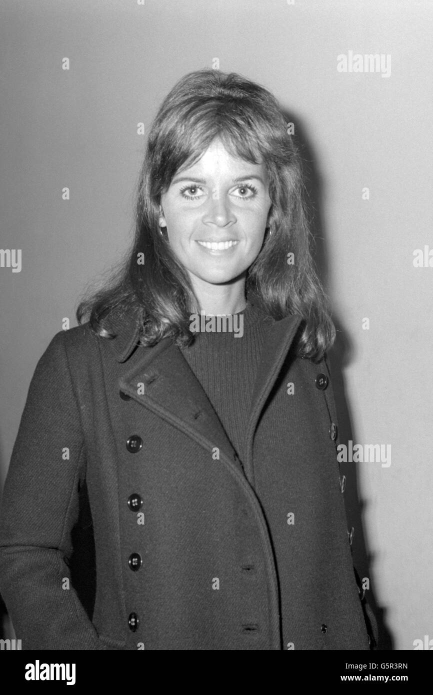 Divertissement - Claudine Longet - Londres.Claudine Longet, actrice-chanteuse d'origine française, épouse du chanteur américain Andy Williams, à Londres. Banque D'Images
