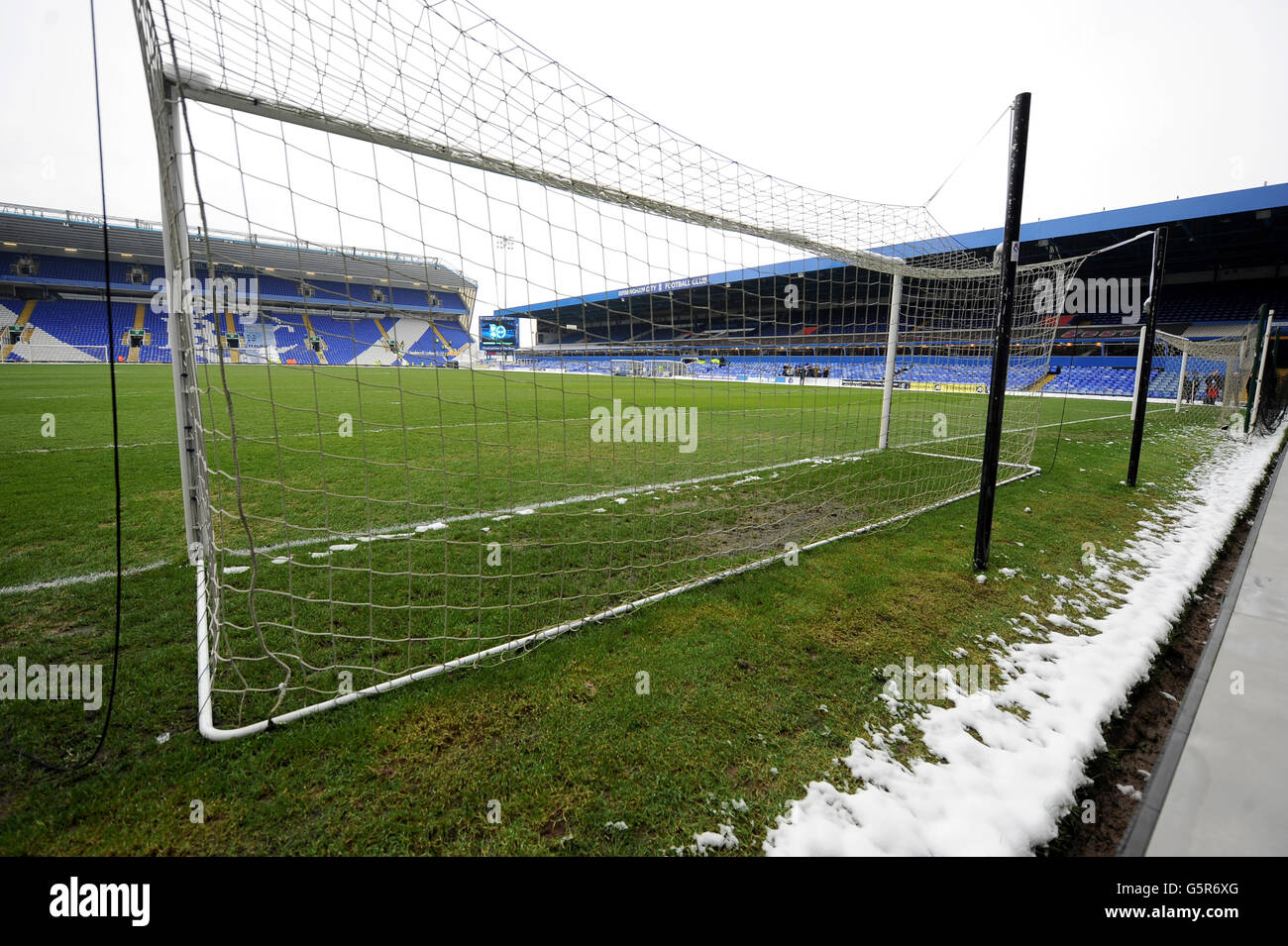 Football - npower football League Championship - Birmingham City v Brighton et Hove Albion - St Andrew's.Vue générale sur la neige entourant le terrain de St Andrew's, stade de Birmingham City Banque D'Images