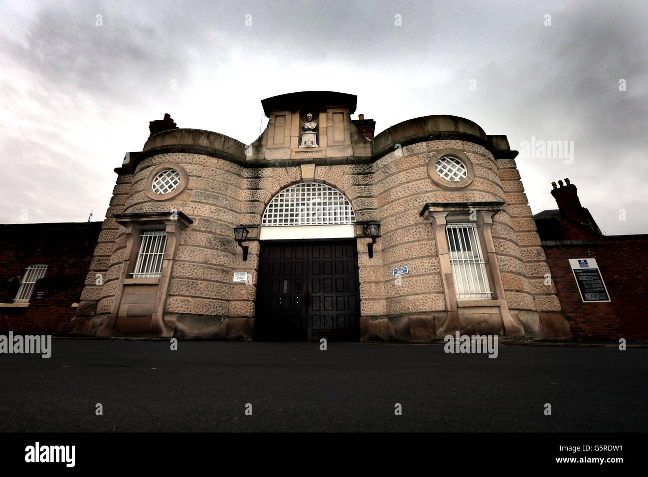 Extérieur de la prison de Shrewsbury, l'une des six prisons qui doivent fermer en Angleterre, le ministère de la Justice a déclaré aujourd'hui qu'il a dévoilé des plans pour construire une soi-disant super-prison. Banque D'Images