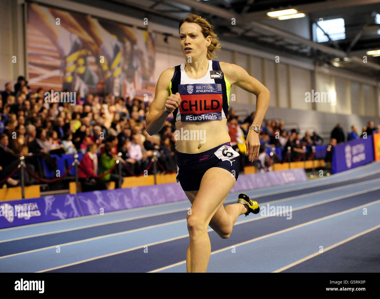 Eilidh Child of Pitreavie AAC se déroule lors de la première partie de l'événement féminin du 400m, au cours du premier jour des épreuves européennes et des championnats du Royaume-Uni à l'Institut anglais du sport de Sheffield. Banque D'Images