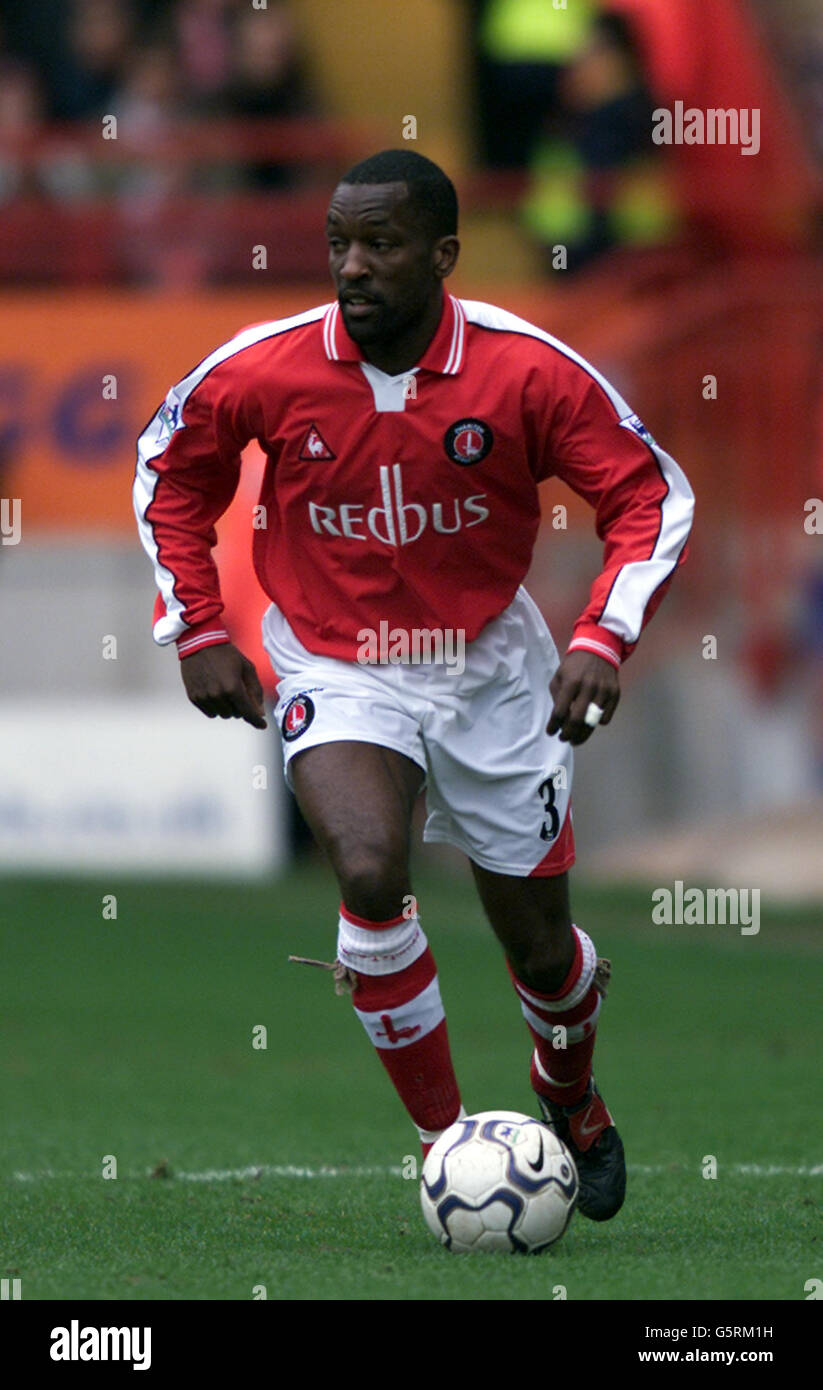 Chris Powell de Charlton Athletic en action, pendant la F.A. Barclaycard Premiership jeu entre Charlton Athletic et Manchester United à la Valley, Londres. Banque D'Images