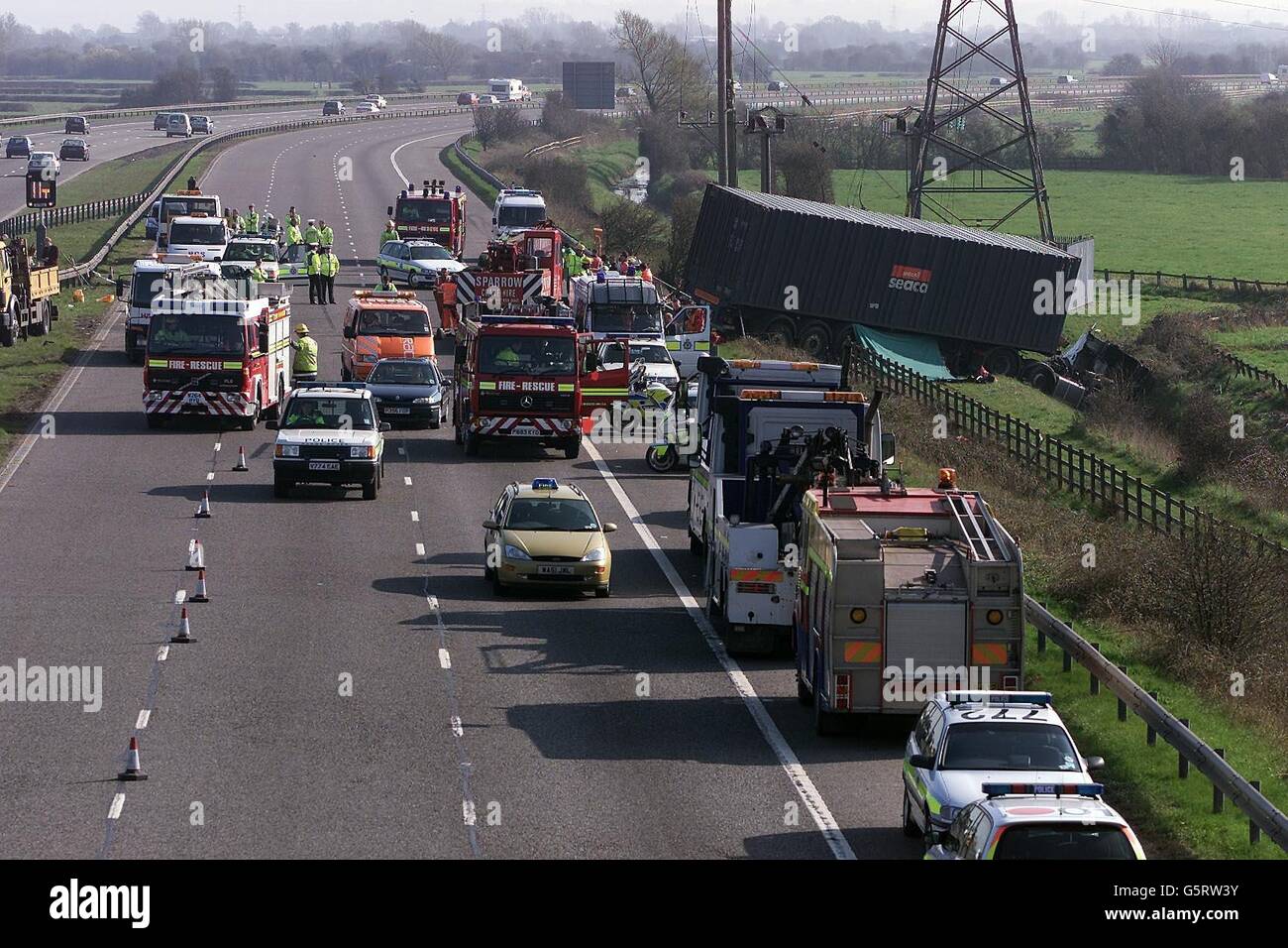 La police et les véhicules d'urgence ont dégagé l'accident qui a fermé la M5 en direction nord entre les jonctions 22 et 21 dans le Somerset nord. Banque D'Images