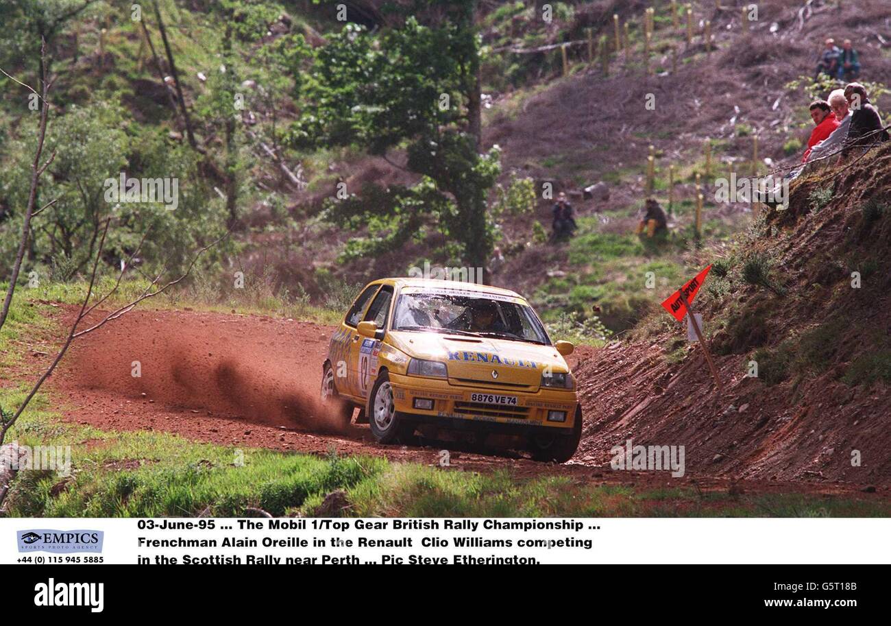 03-juin-95. Championnat de rallye britannique Mobil 1/Top Gear. Le Français Alain  Oreille dans la Renault Clio Williams en compétition au Scottish Rally près  de Perth Photo Stock - Alamy