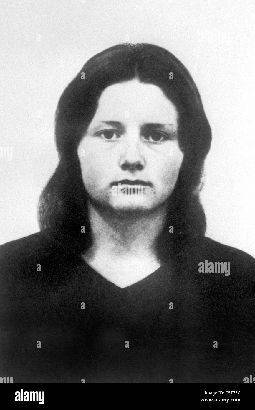 Marion Price, 20 ans, sœur de Dotours, est en grève de la faim à la prison de Brixton, où elle purge une peine de prison à vie pour les attentats à la voiture de l'an dernier (1973) à Londres. Banque D'Images