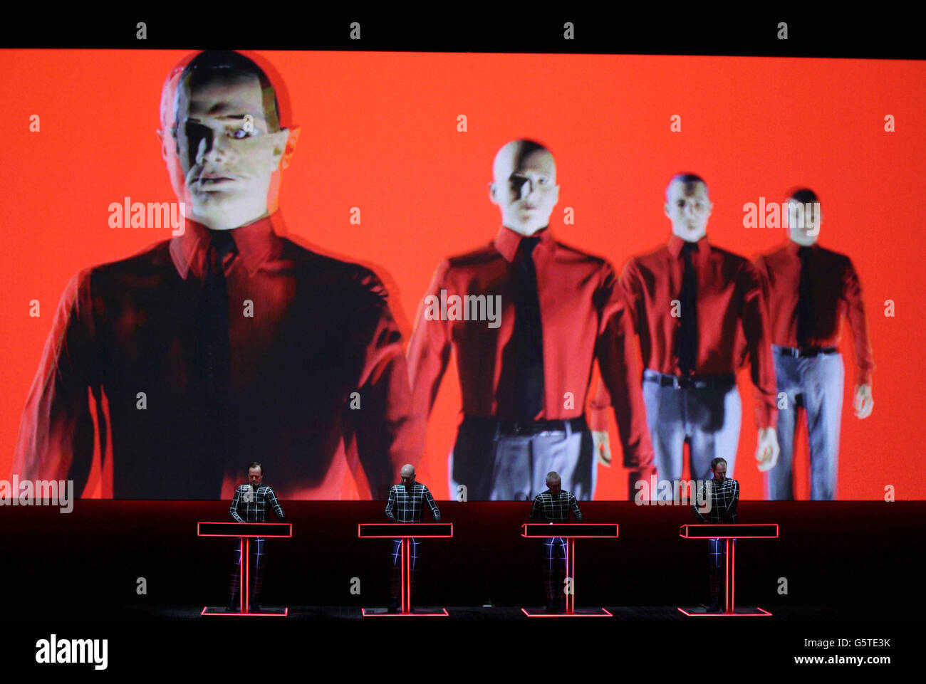 Kraftwerk en concert à la Turbine Hall de la Tate Modern - Londres Banque D'Images