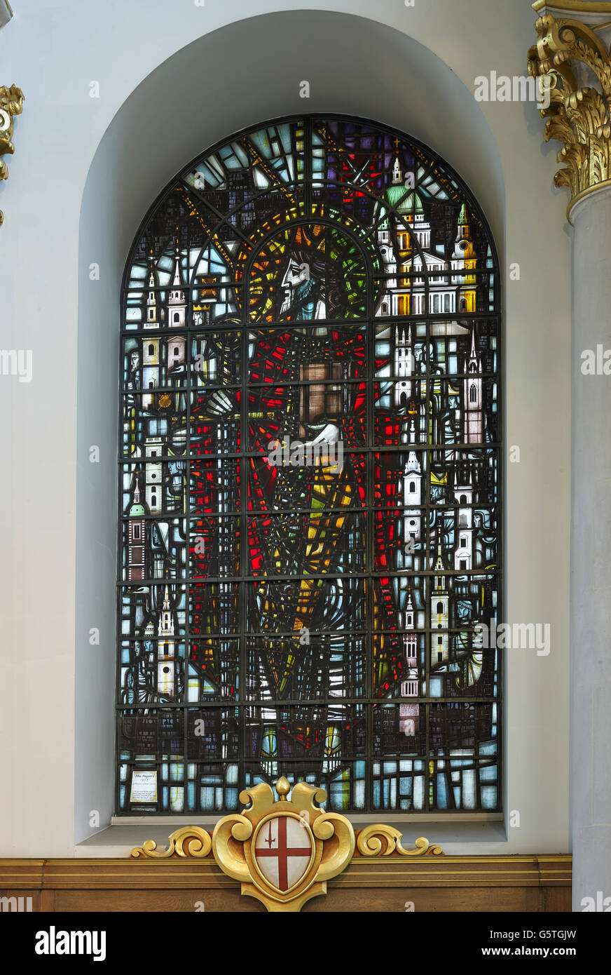 St Mary Le Bow church, à Londres, par Christopher Wren, 1670. 1960 St Paul de l'après-guerre par la fenêtre John Hayward Banque D'Images