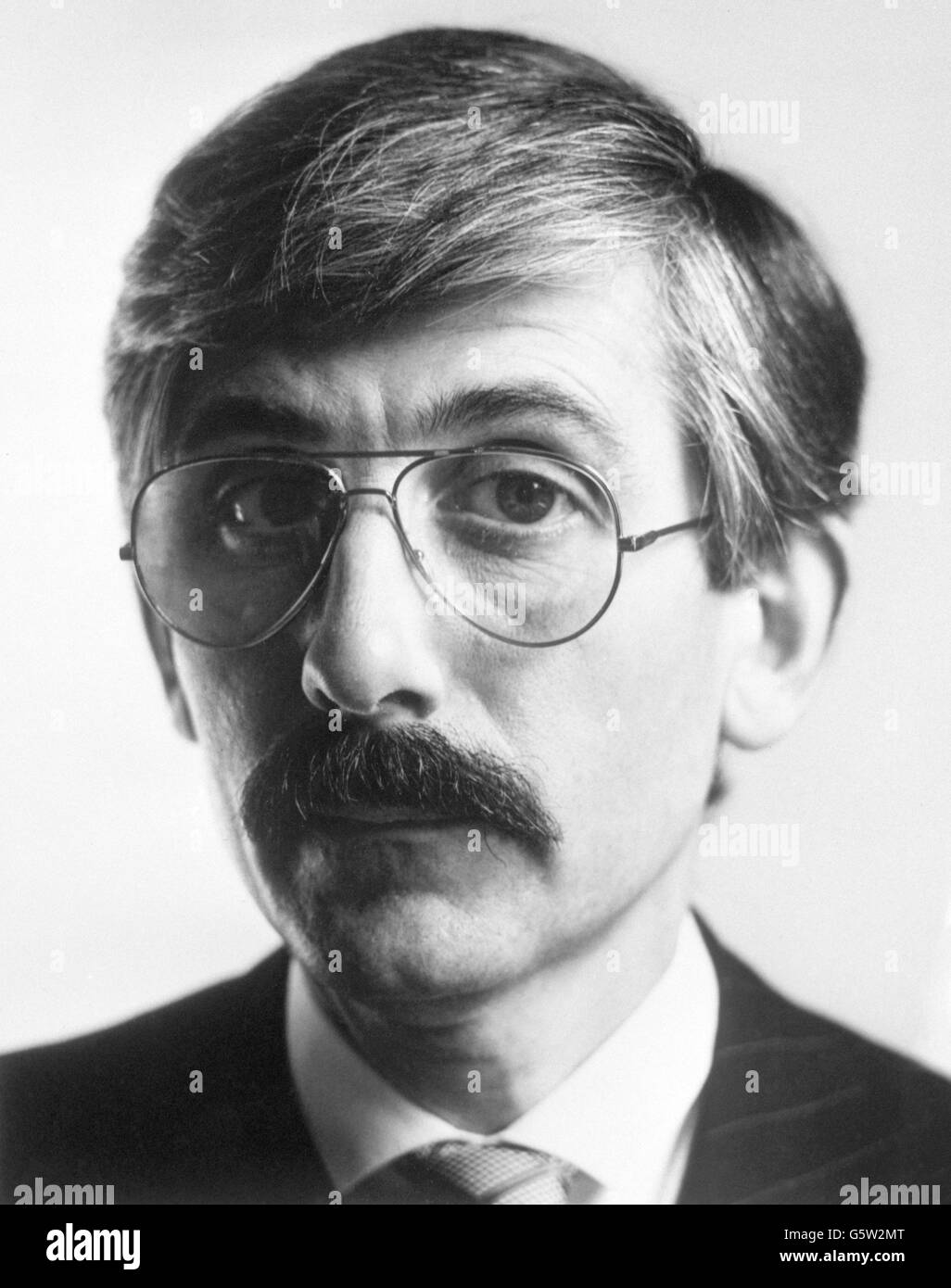 Sir Roy Colin Strong, né en 1935, a fait ses études au Queen Mary College de l'Université de Londres et au Warburg Institute. Il a été gardien adjoint au National Portrait Gallery, en 1959, promu directeur en 1967 et devenu directeur et secrétaire au V&A en 1974. Banque D'Images