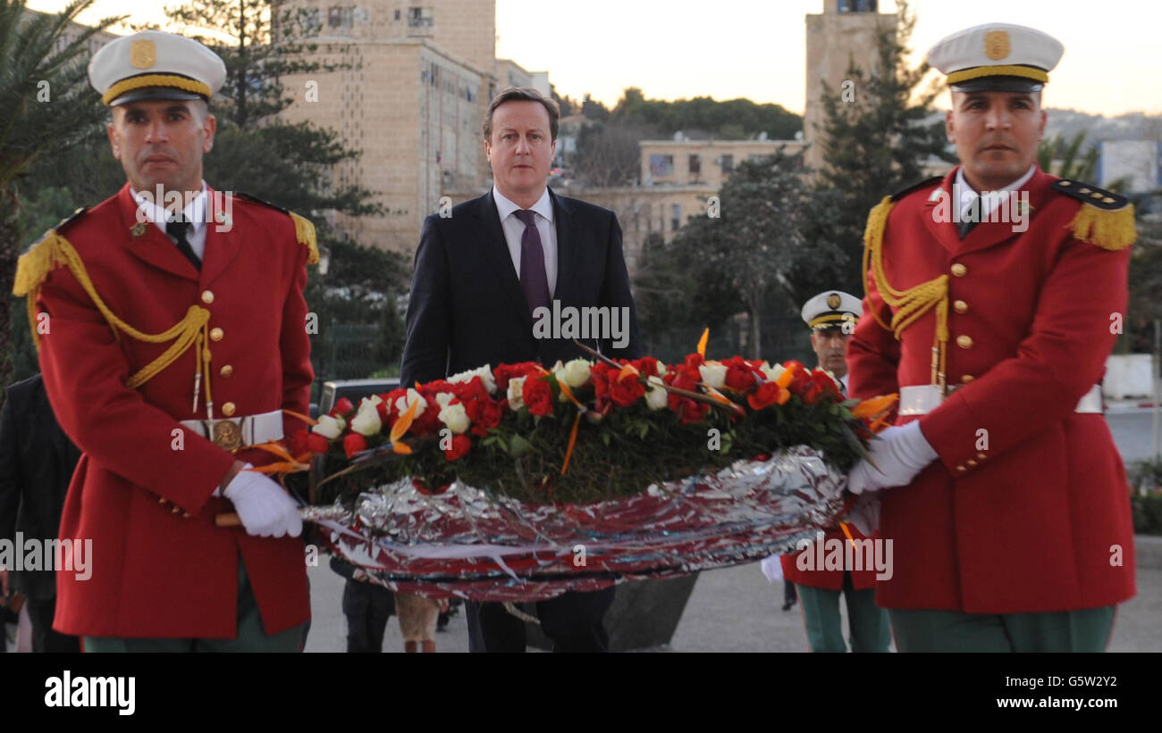 Le Premier ministre David Cameron visite le Monument des Martyrs à son arrivée à Alger, en Algérie. Banque D'Images