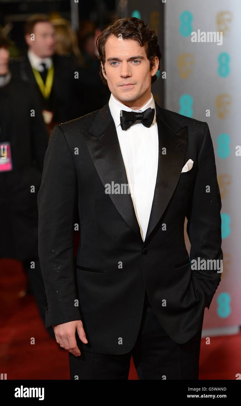 Henry Cavill arrive pour les British Academy film Awards 2013 à l'Opéra Royal, Bow Street, Londres. Banque D'Images
