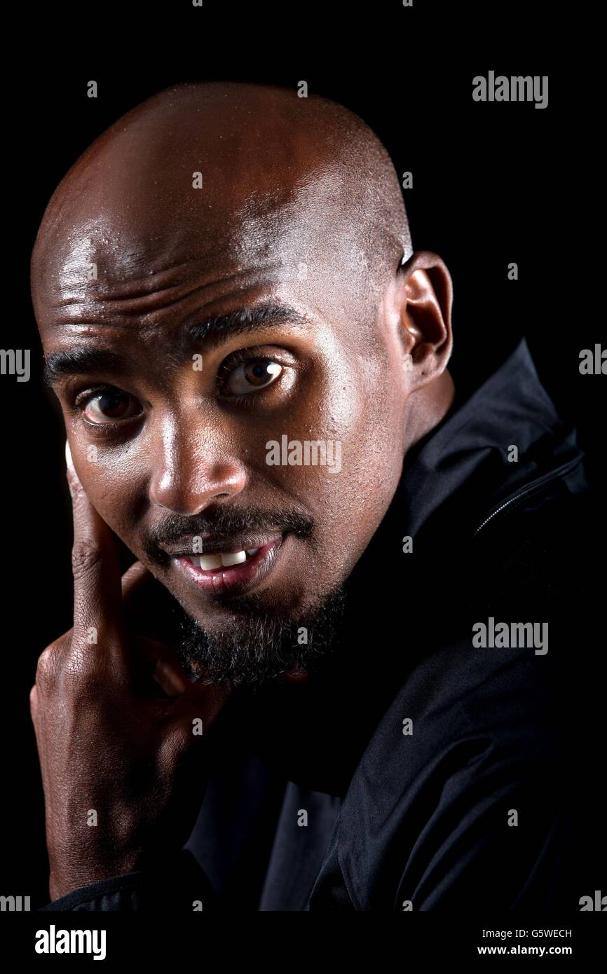 Mo Farah, en Grande-Bretagne, pose pour les photographes après un photocall au Crowne Plaza Hotel, Birmingham. Banque D'Images