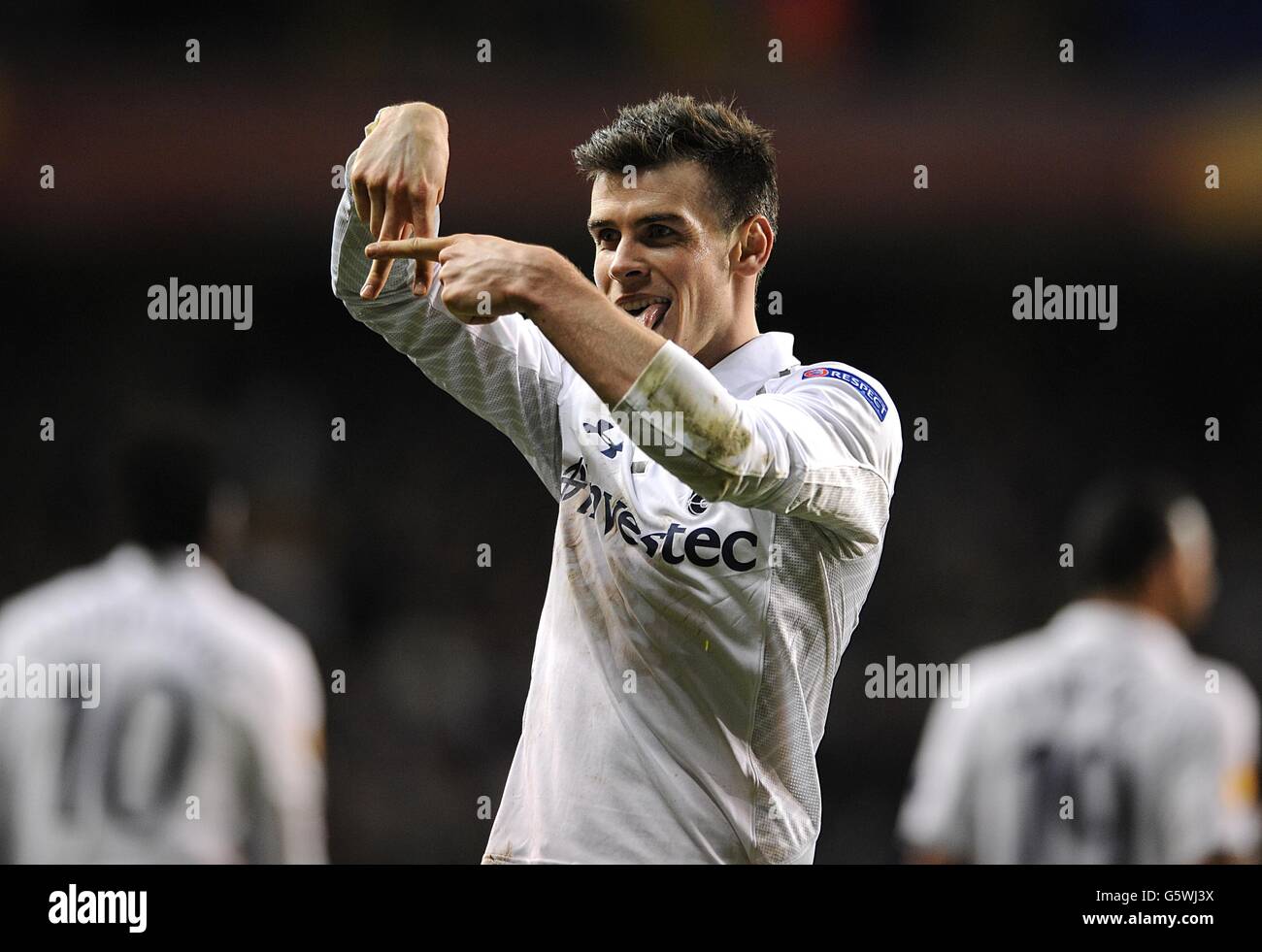 Football - UEFA Europa League - Round of 16 - First Leg - Tottenham Hotspur v Olympique Lyonnais - White Hart Lane.Gareth Bale de Tottenham Hotspur célèbre le deuxième but du match de son côté Banque D'Images