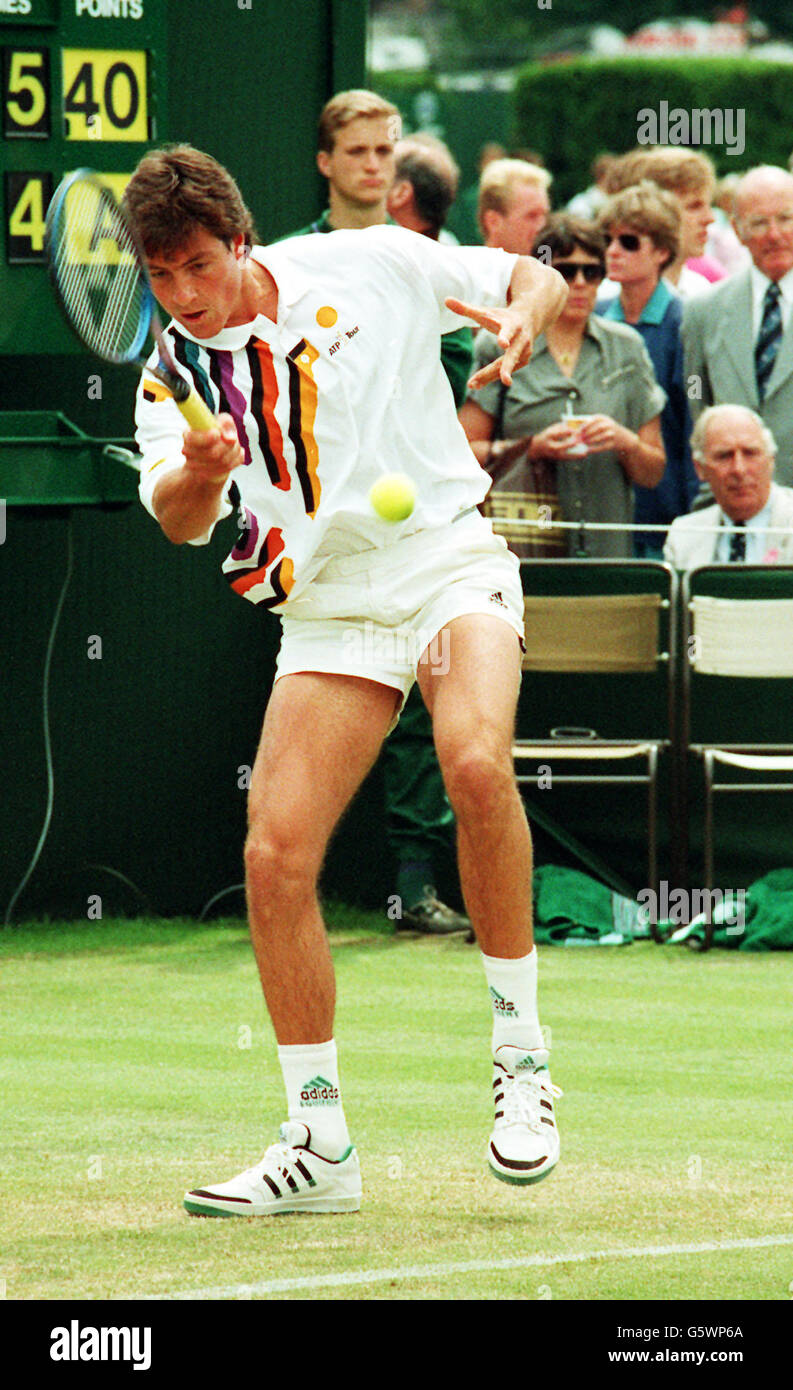 Ross Matheson en action à Wimbledon.Ross Matheson en Écosse sur le chemin de la défaite 6-7,7-6,6-3,6-2 à Joao Cunha-Silva à Wimbledon. Banque D'Images