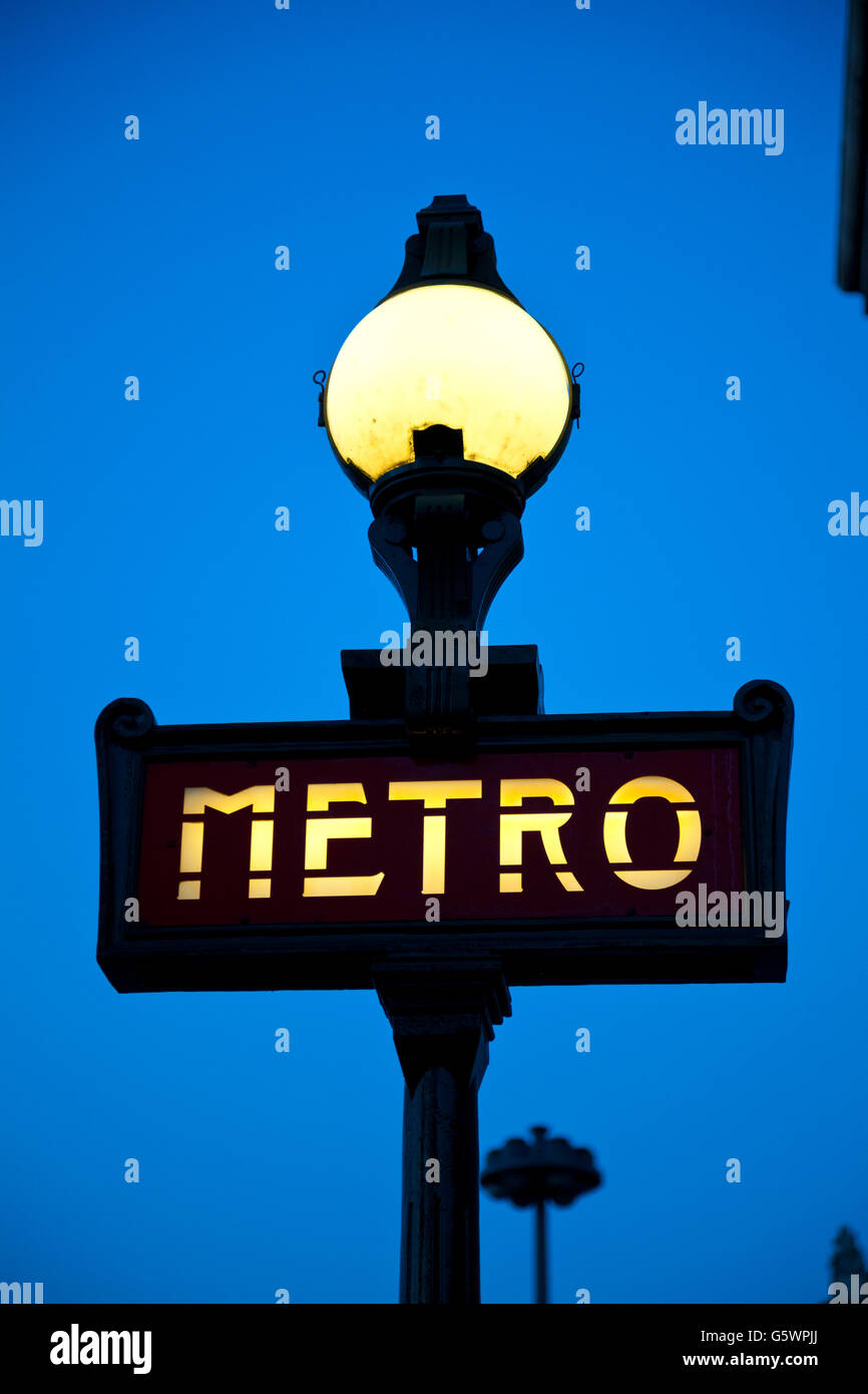 Signe de métro à Paris, France Banque D'Images
