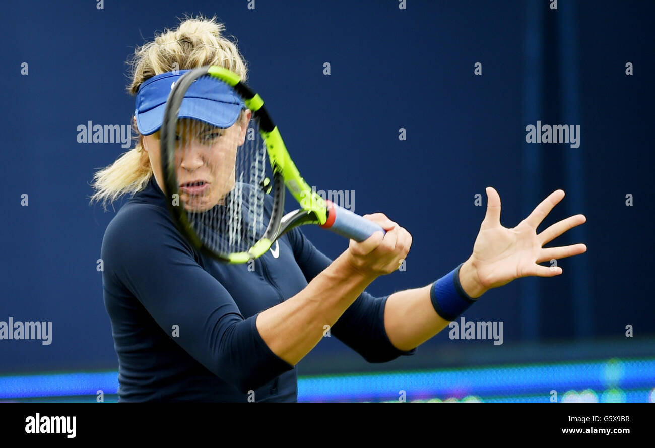 Eugenie Bouchard du Canada joue un rôle de prémain contre Irina-Camelia Begu de Roumanie au tournoi de tennis international Aegon au parc Devonshire à Eastbourne. 21 juin 2016. Simon Dack / Telephoto Images Banque D'Images