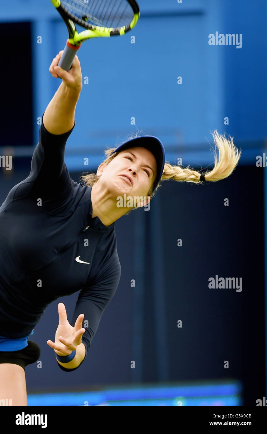 Eugenie Bouchard du Canada agit contre Irina-Camelia Begu de Roumanie au tournoi de tennis international Aegon au parc Devonshire à Eastbourne. 21 juin 2016. Simon Dack / Telephoto Images Banque D'Images