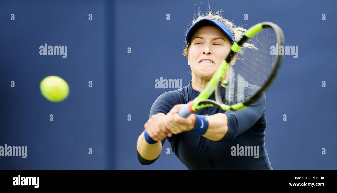 Eugenie Bouchard du Canada joue contre Irina-Camelia Begu de Roumanie au tournoi de tennis international Aegon au parc Devonshire à Eastbourne. 21 juin 2016. Simon Dack / Telephoto Images Banque D'Images