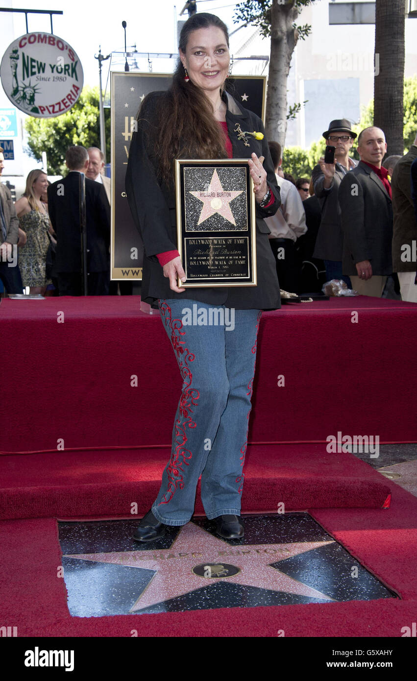 Maria Burton lors d'une cérémonie en l'honneur de feu Richard Burton avec une étoile sur le Hollywood Walk of Fame, Los Angeles, États-Unis, à côté de celui d'Elizabeth Taylor. Banque D'Images