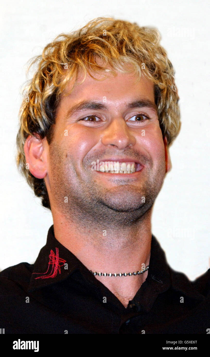 Le détective Jonny Gibb ramasse 1 million sur l'émission de télé-réalité Survivor à Londres et devient le deuxième policier à remporter le grand prix. Gibb, 31 ans, est le vainqueur unanime, les six membres du jury votant pour lui sur la camarade finaliste Susannah Moffat. Banque D'Images
