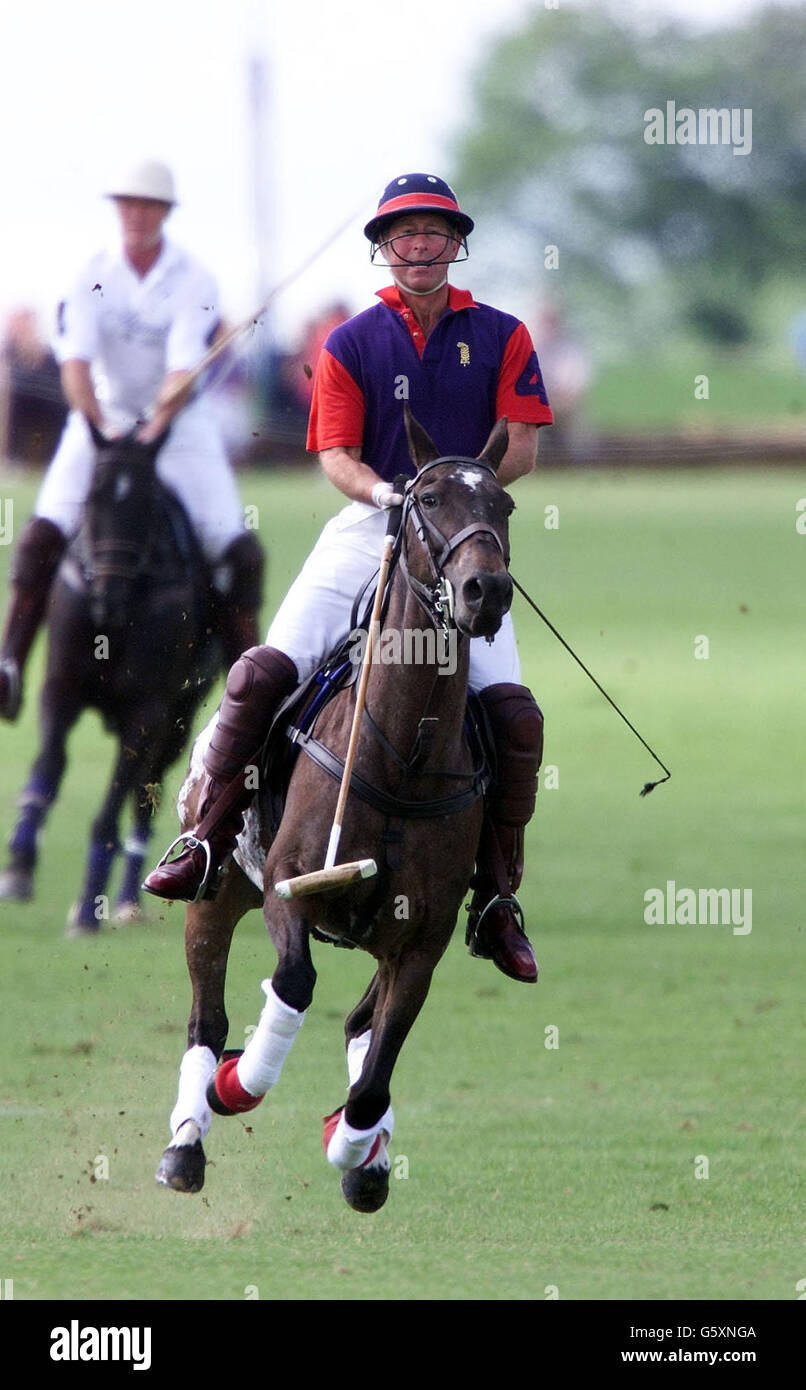 Polo royal au Beaufort Polo Club.HRH Prince Charles en action pendant son match de polo au Beaufort Polo Club. Banque D'Images