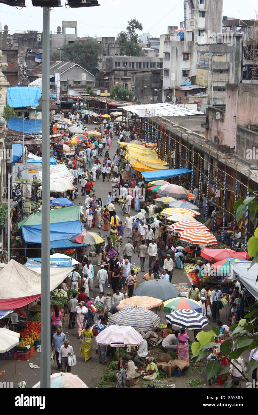 Un marché indien vente de légumes et fruits. Banque D'Images
