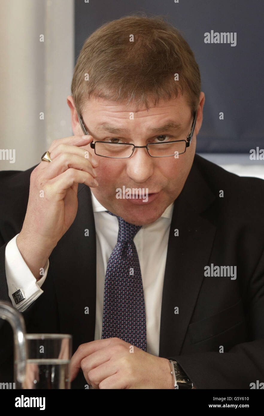 Le ministre du bien-être du personnel de la Défense et des anciens combattants, Mark Francois, lors d'une conférence de presse au château d'Édimbourg au sujet de l'annonce du secrétaire à la Défense, Philip Hammond, au sujet de la réinstallation des troupes au Parlement. Banque D'Images