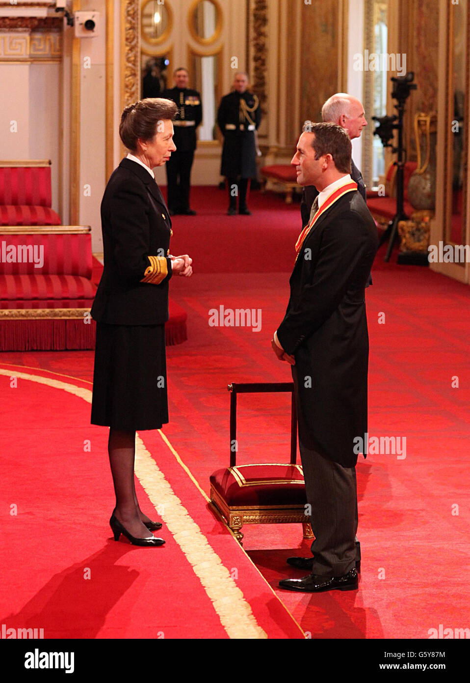 Sir Ben Ainslie reçoit sa chevalier de la princesse Royale lors d'une  cérémonie d'investiture à Buckingham Palace, Londres Photo Stock - Alamy
