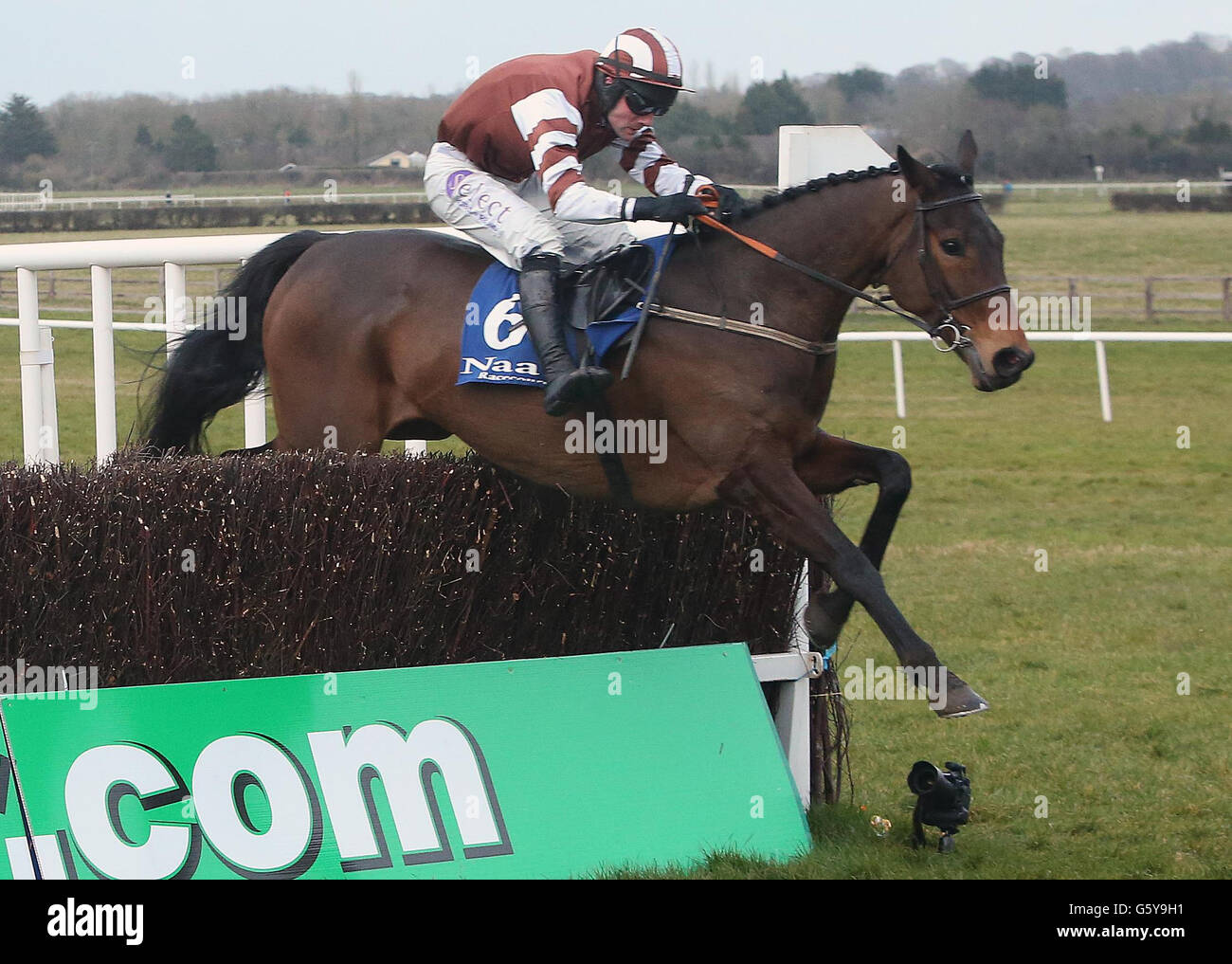 Rich Revival, conté par Brian O'Connell, remporte le Woodlands Park 100 Club Leinster National et la Fête des mères pendant le Woodlands Park 100 Club Leinster National et la Fête des mères à l'hippodrome de Naas, Naas, Irlande. Banque D'Images