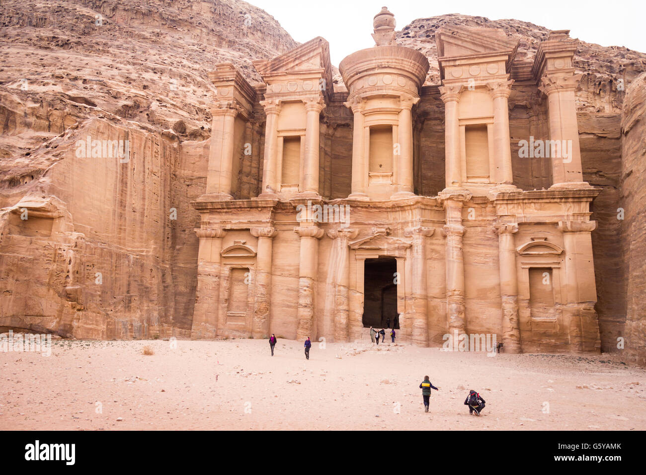 Le monastère à Petra en Jordanie Banque D'Images