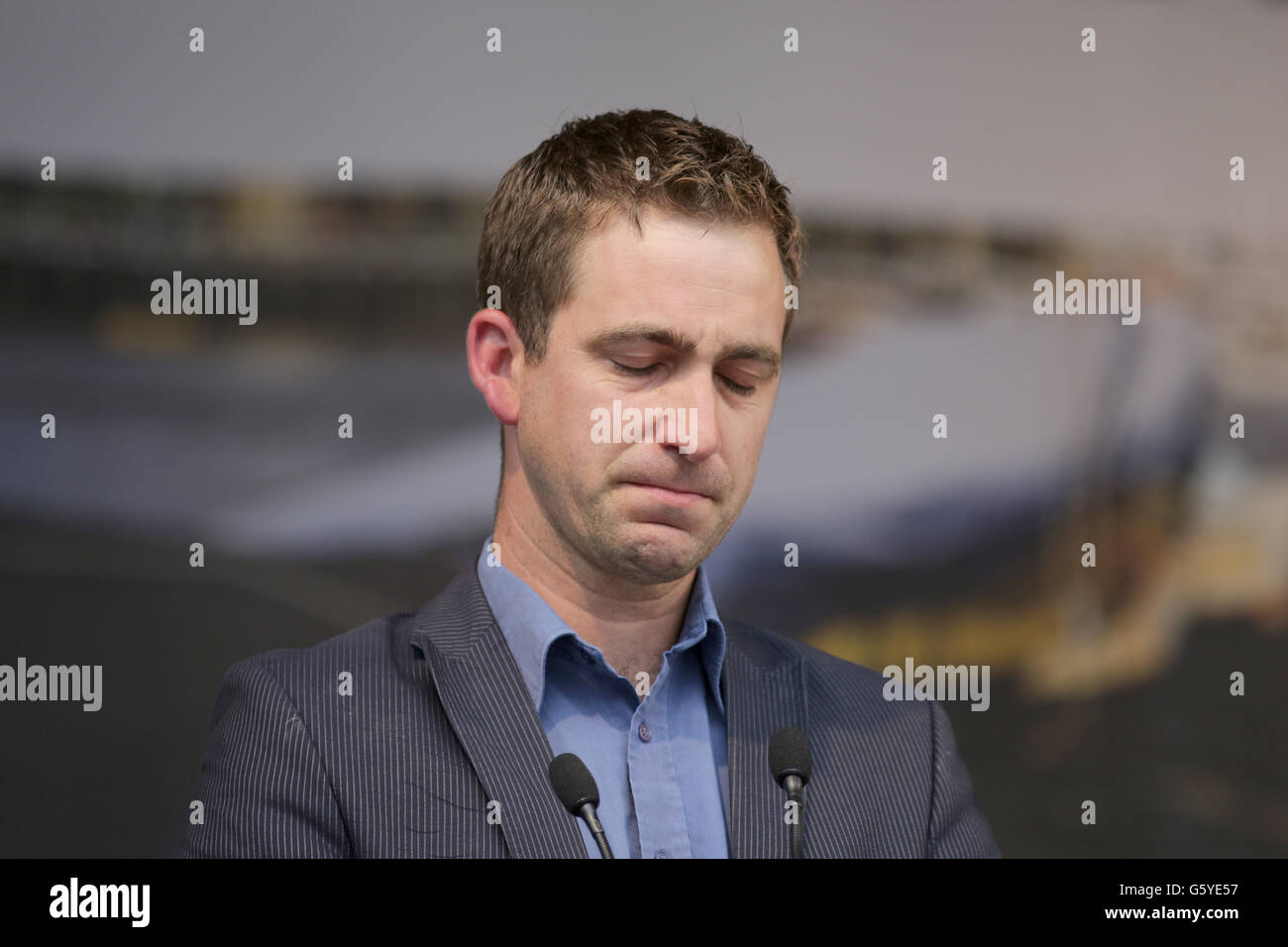 Brendan Cox, veuf de Jo Cox aborde le rassemblement à Trafalgar Square, le centre de Londres pour célébrer ce qui aurait été le 42e anniversaire de la tragique MP . Banque D'Images