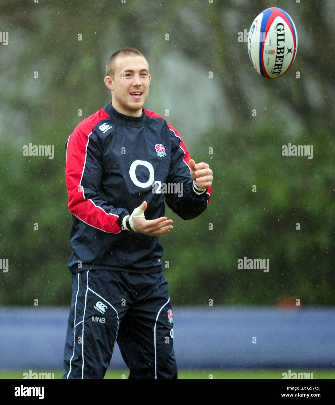 Mike Brown de l'Angleterre pendant une session de formation à Pennyhill Park, Bagshot. Banque D'Images