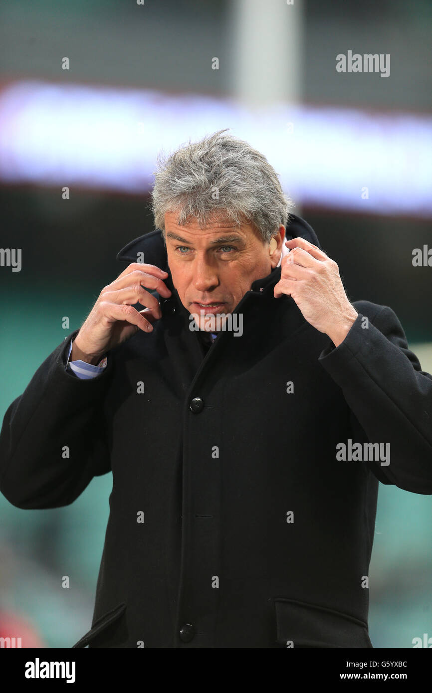 Rugby Union - RBS 6 Nations Championship 2013 - Angleterre / France - Twickenham. John Inverdale, présentateur de la BBC Banque D'Images