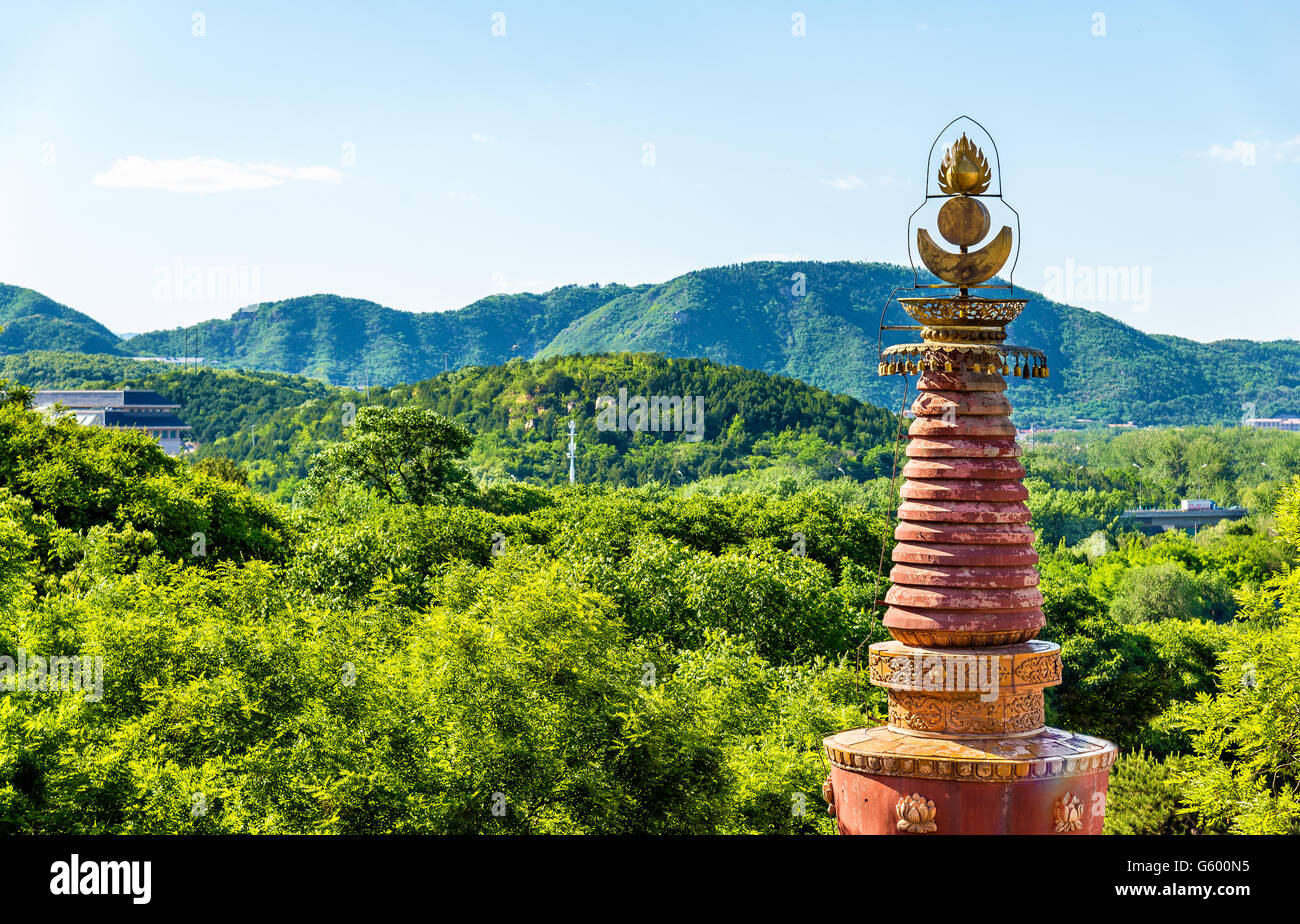 Vue sur les montagnes depuis les quatre grandes régions Temple à Summer Palace - Beijing Banque D'Images