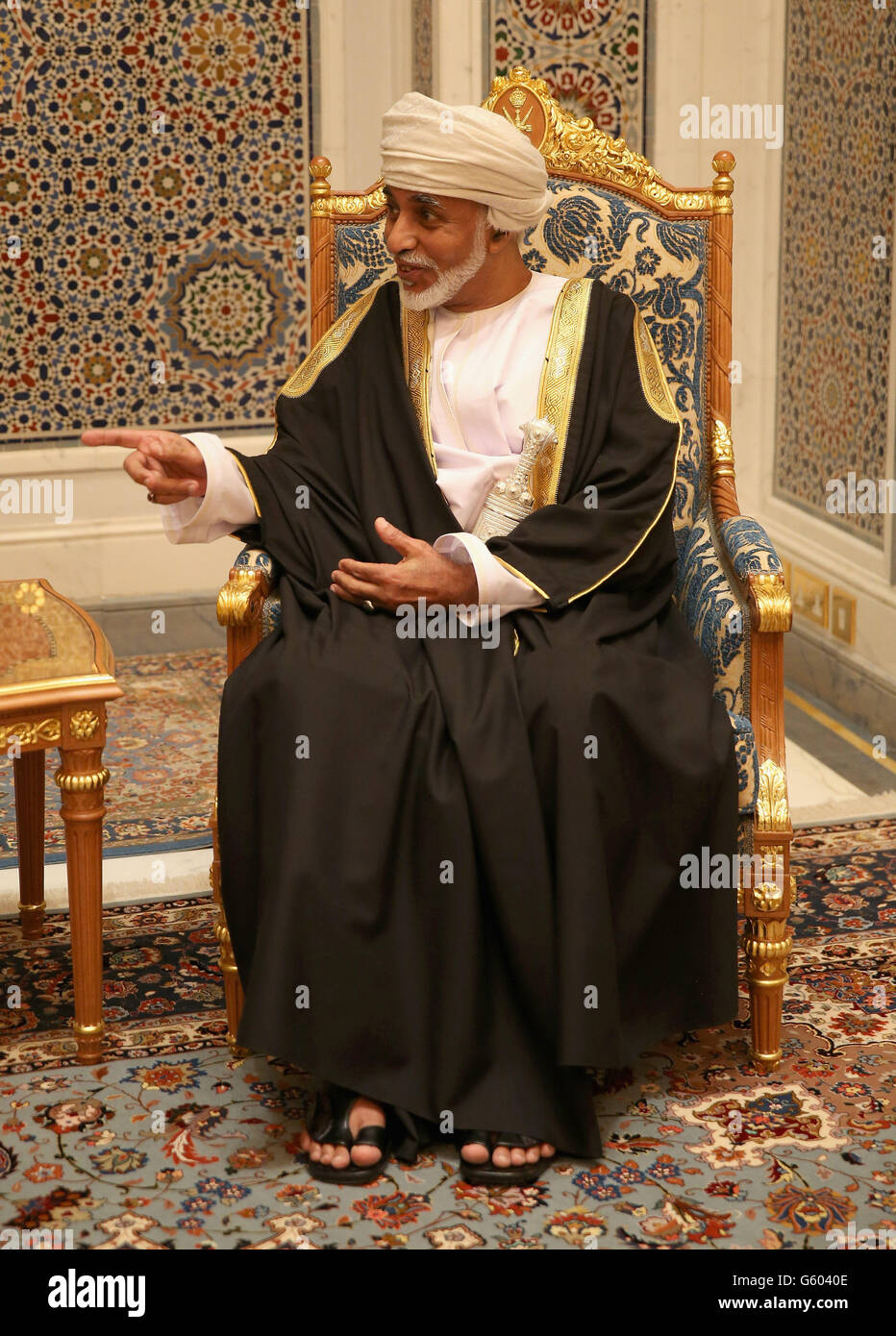 Le sultan d'Oman Qaboos bin Said Al Saidat lors d'une audience avec le prince de Galles au palais du Sultan à Bayt al Baraka à Muscat, Oman. Banque D'Images
