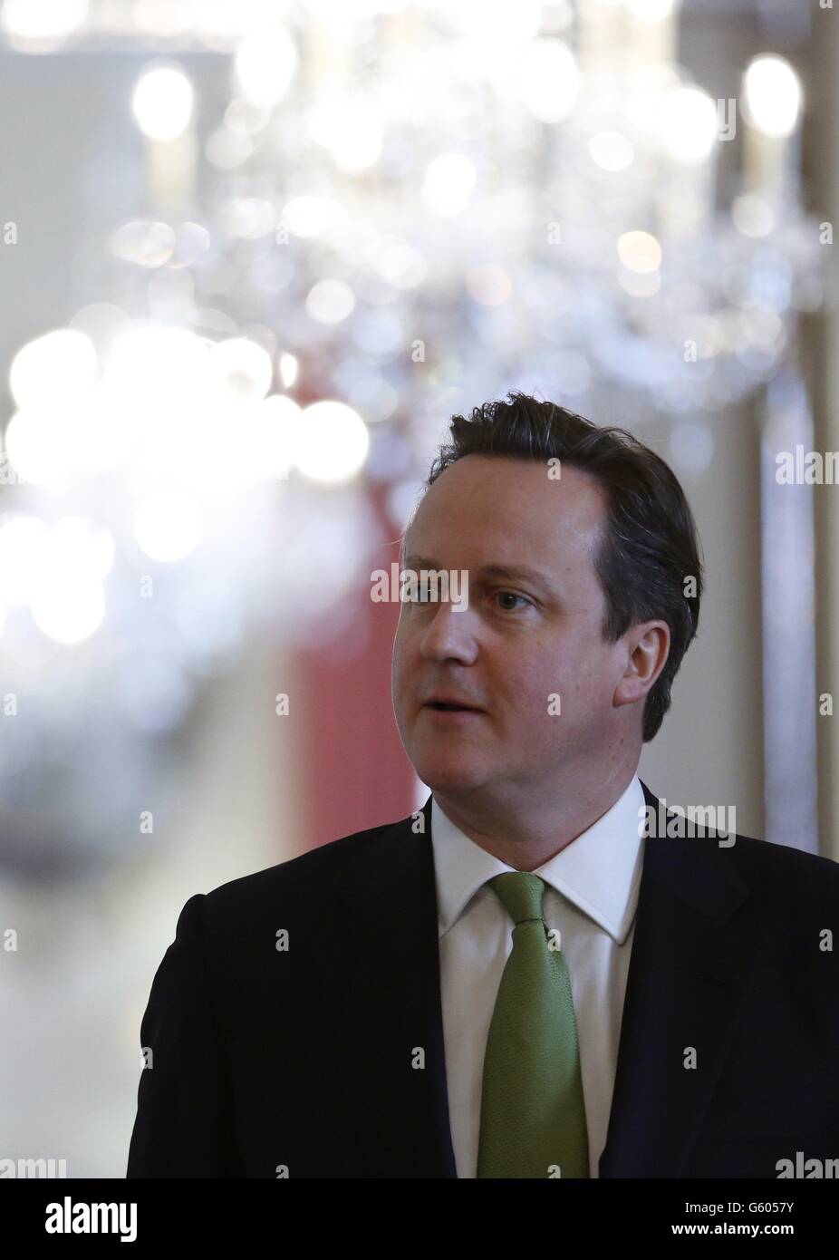 Le Premier ministre David Cameron lors de la remise de la médaille Arctic Star à Downing Street à Londres. Banque D'Images