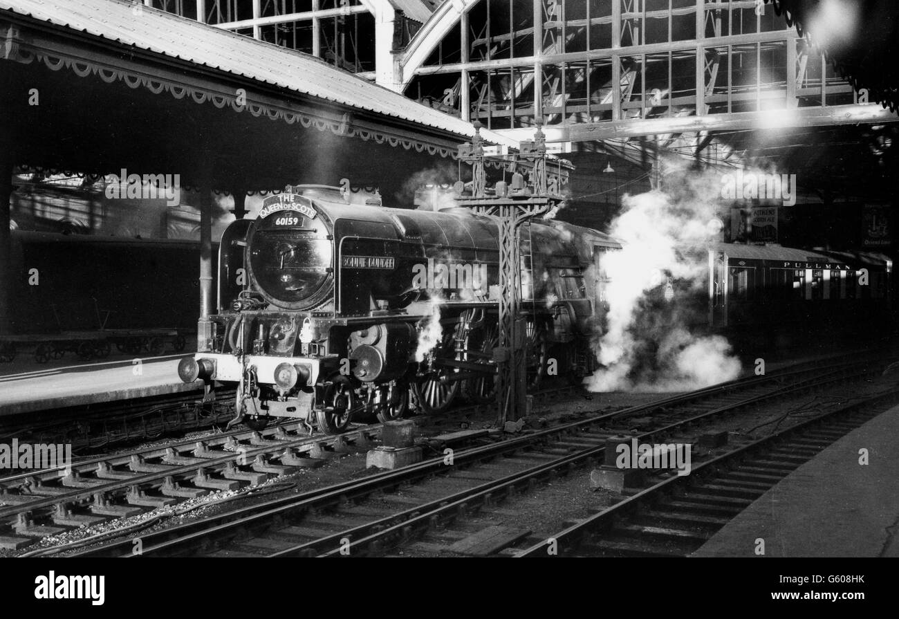 Ex-LNER Pacific n° 60159 Bonnie Dundee un moteur Edinburgh Haymarket est à la tête de la Reine d'Écosse jusqu'..... Banque D'Images